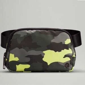 lululemon athletica Camo Belt Bag - Black and Yellow